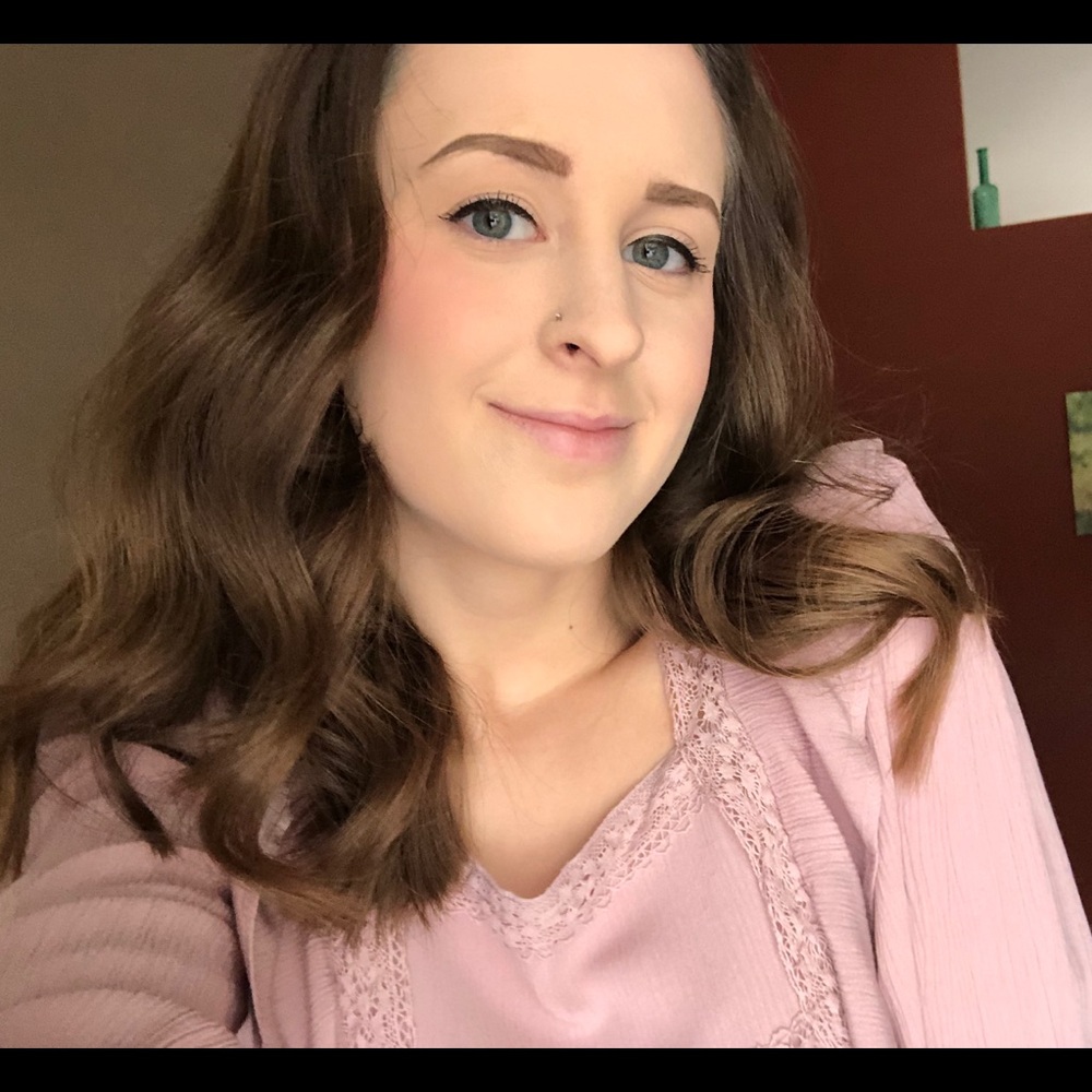 Meet your Posher, Olivia